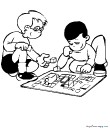 enfants jouant à un jeu de société